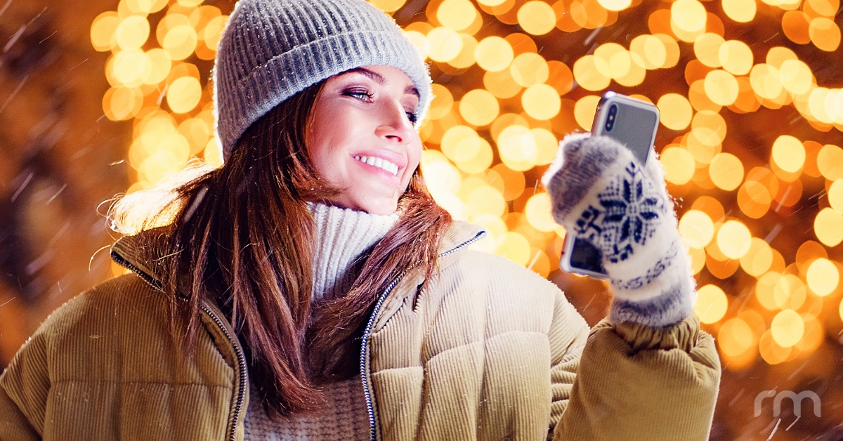 How Social Media & Email Marketing Can Get Holiday Specials Noticed